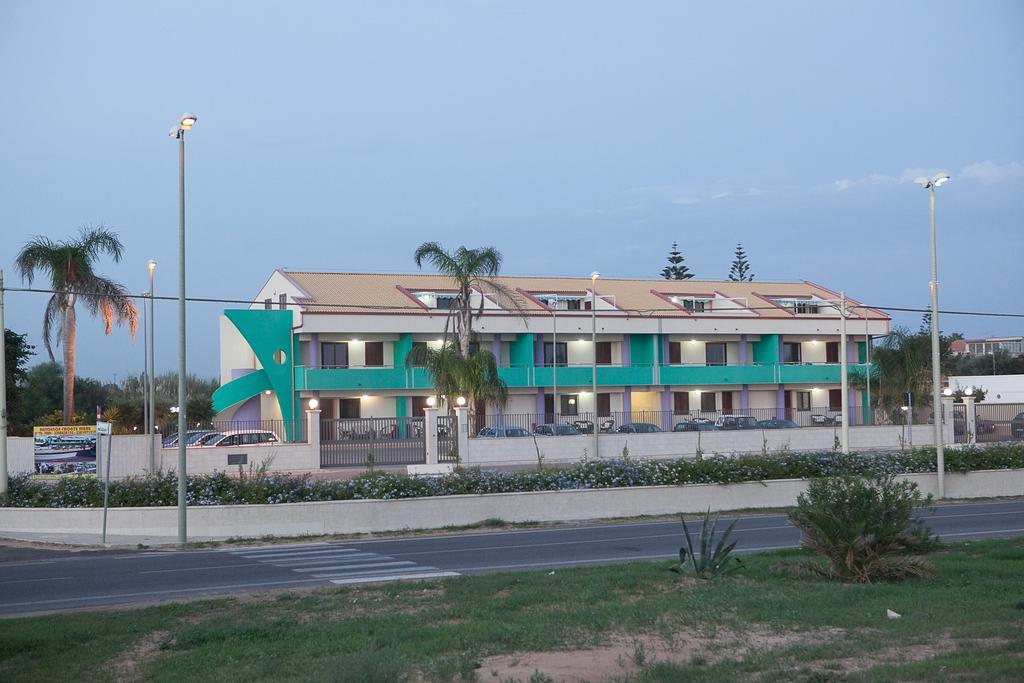 Residence Fronte Mare Santa Maria Del Focallo Zimmer foto